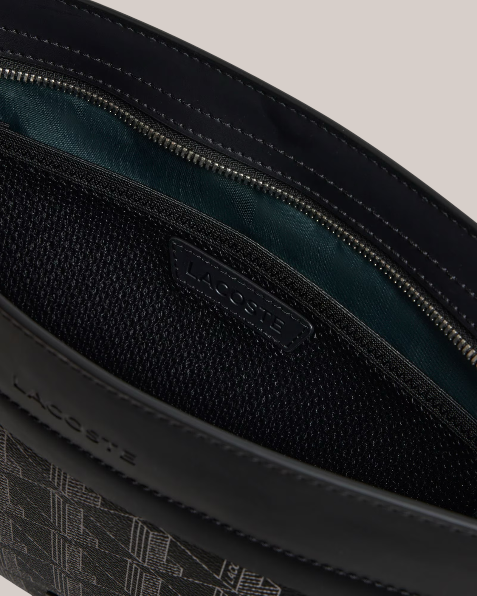 Pochette Grande The Blend Monogram Noir NH5065LX Lacoste