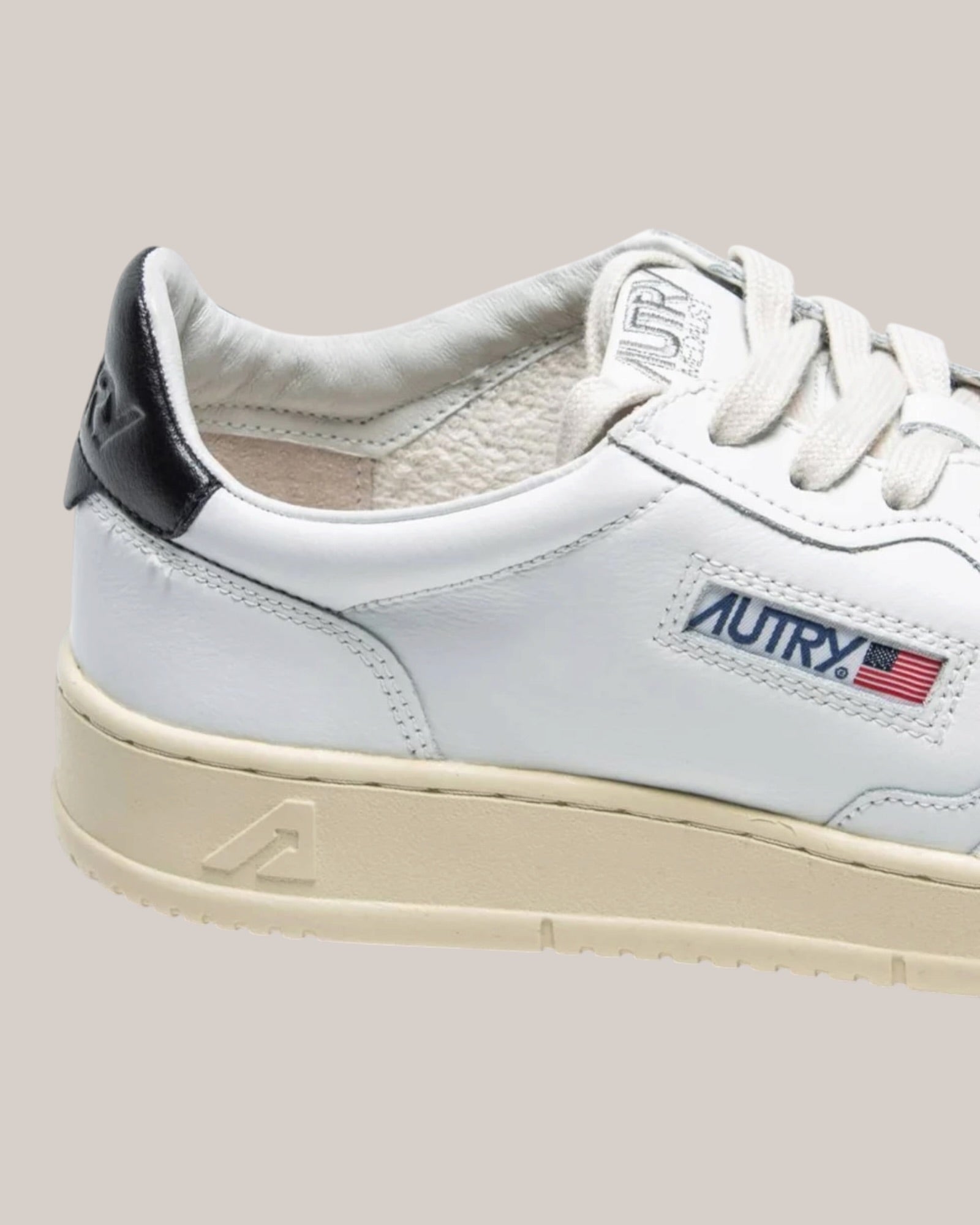Sneakers Base In Pelle Medalist Low Man Bianco/Nero AULM LL22 Autry