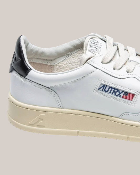 Sneakers Base In Pelle Medalist Low Man Bianco/Nero AULM LL22 Autry