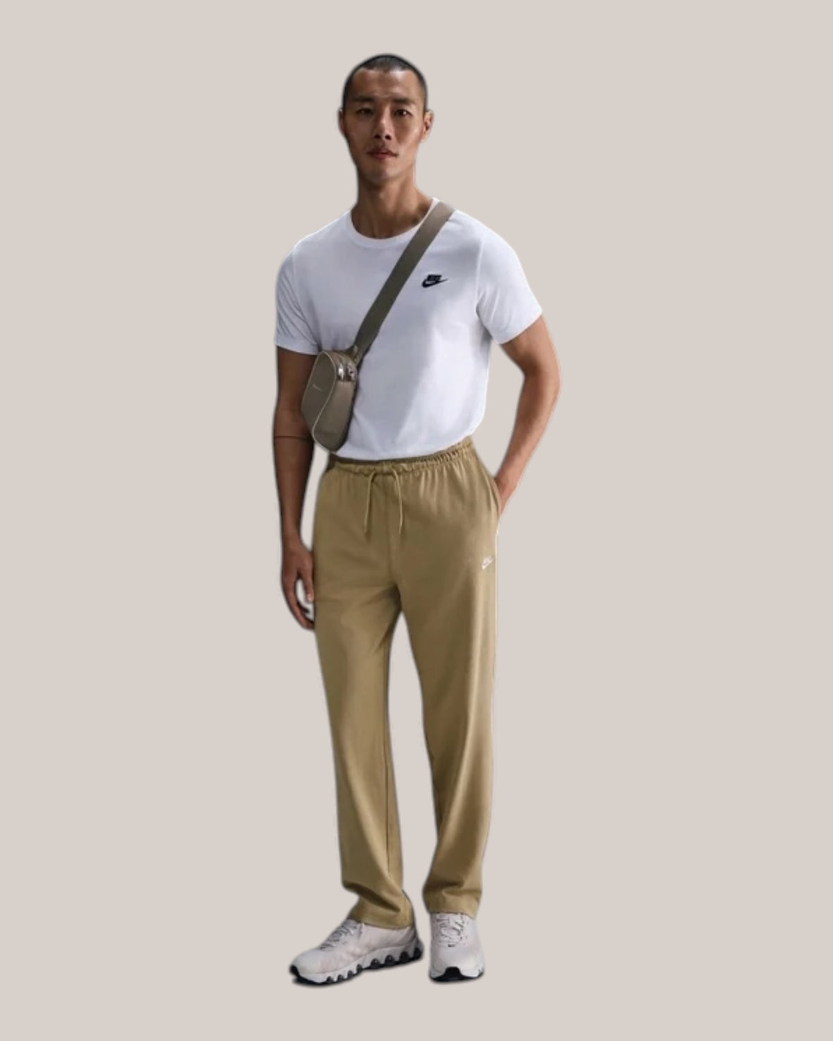 Nike Sportswear Club Herrenhose Parachute Beige/White FQ4332-297