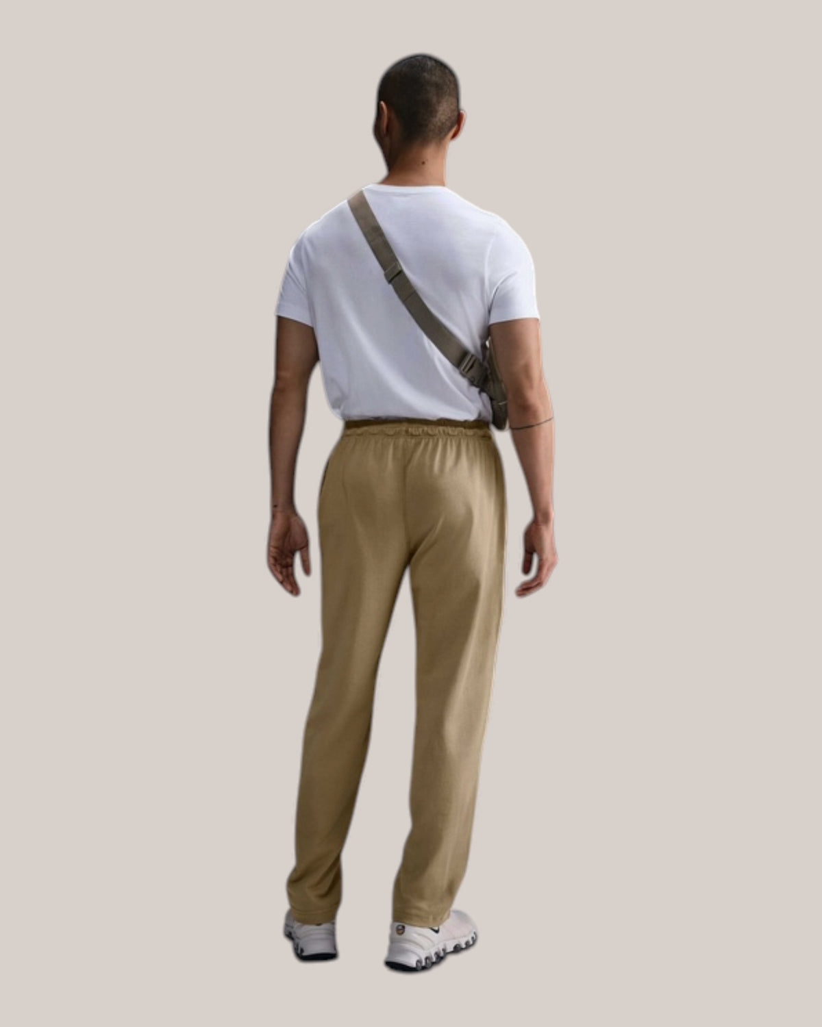 Nike Sportswear Club Herrenhose Parachute Beige/White FQ4332-297