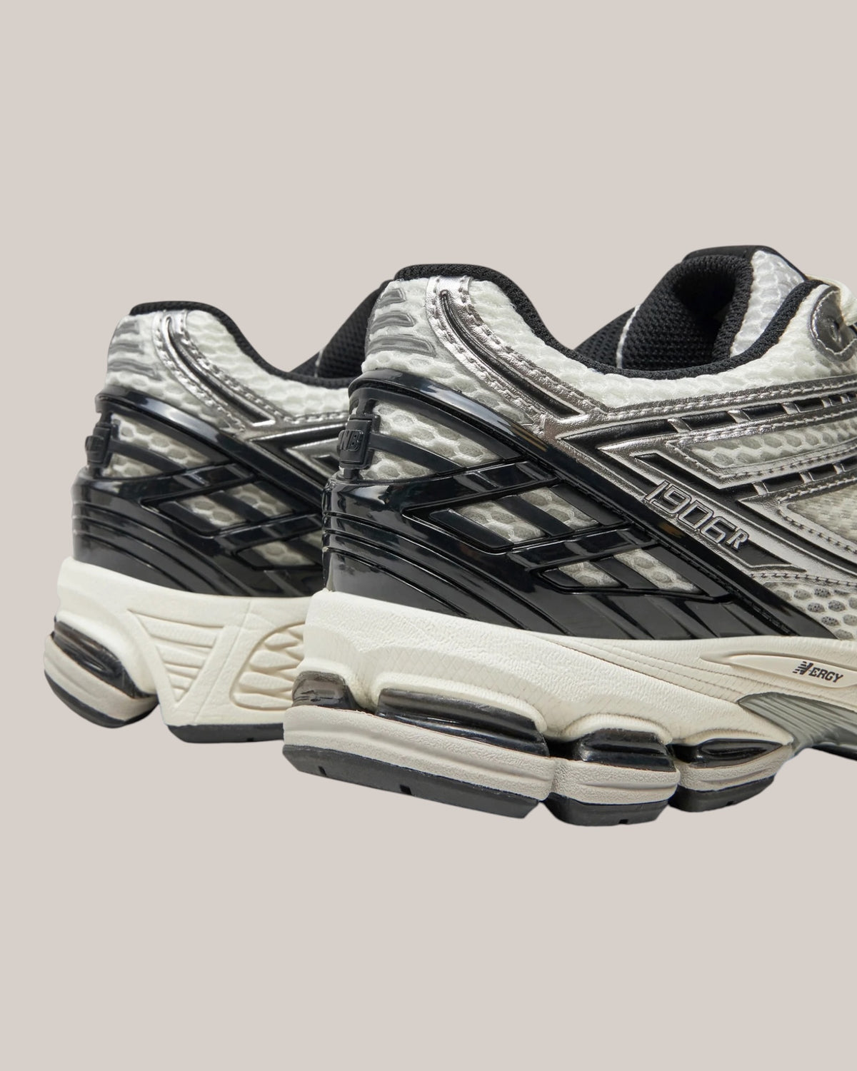 New Balance Sneakers Silver Metallic/White/Sea Salt M1906RER
